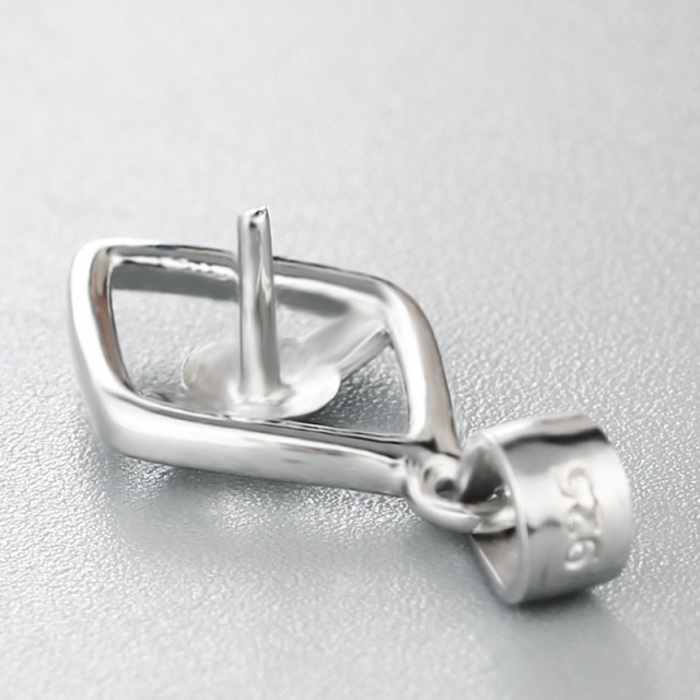 925 Sterling Silver Simple Diamond Shaped Pendant For Pearl