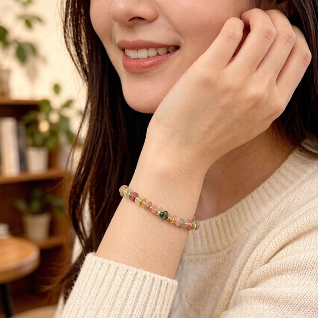 Natural Tourmaline Chip Beaded Bracelet with Gold Plated Clasp