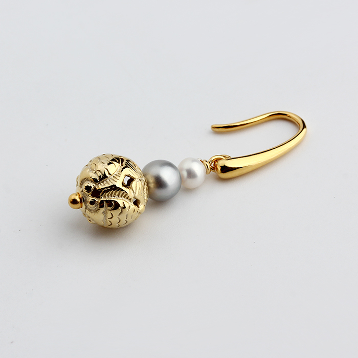 925 sterling silver freshwater pearl with texture bead hook earrings
