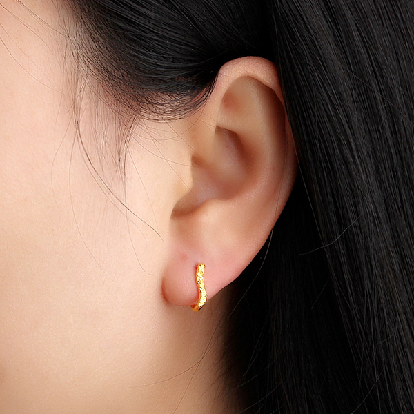 Sterling Silver Raising Hammered Earlobe Stud