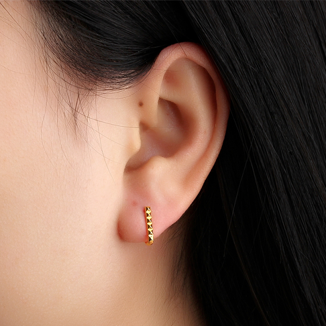 Sterling Silver Diamond Cut Surface Earlobe Stud