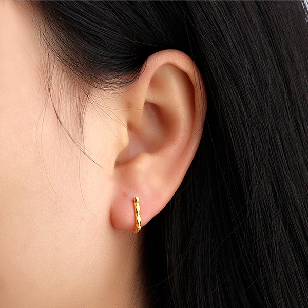 Sterling Silver Diamond Cut Surface Earlobe Stud