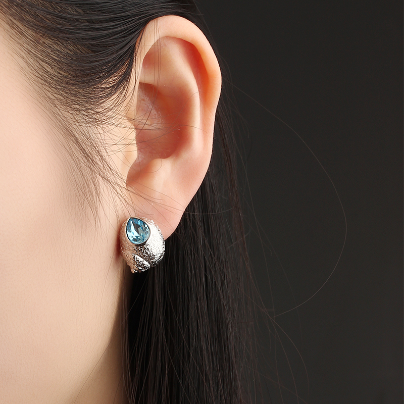 925 Sterling Silver Hammered Winkles Crystal Earring Stud