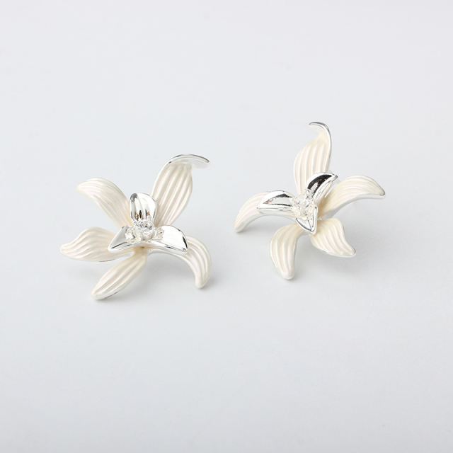 Lily Flower Style White Enamel Silver-Tone Earrings