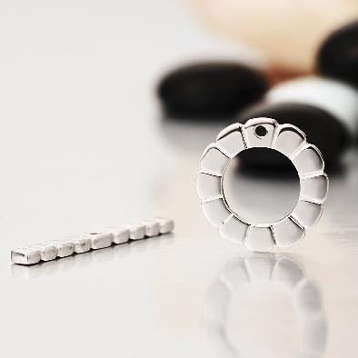 925 Sterling Silver Flower Design Ring And Bar Toggle Clasps