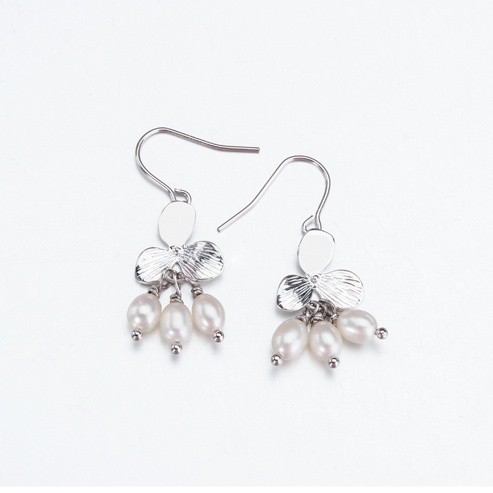 925 Sterling Silver Pearl Cluster Clover Hook Earrings