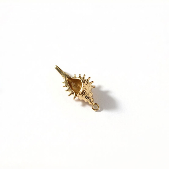 18K Gold PVD Plated Stainless Steel Spiky Conch Shell Charm
