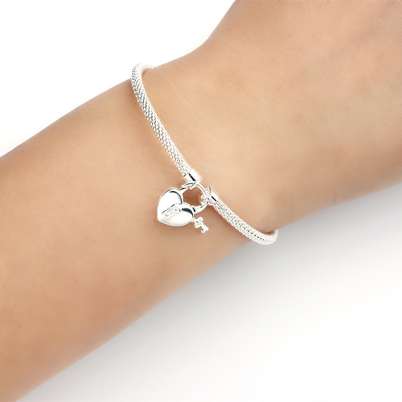 925 Sterling Silver Mesh Bangle With Heart Clasp
