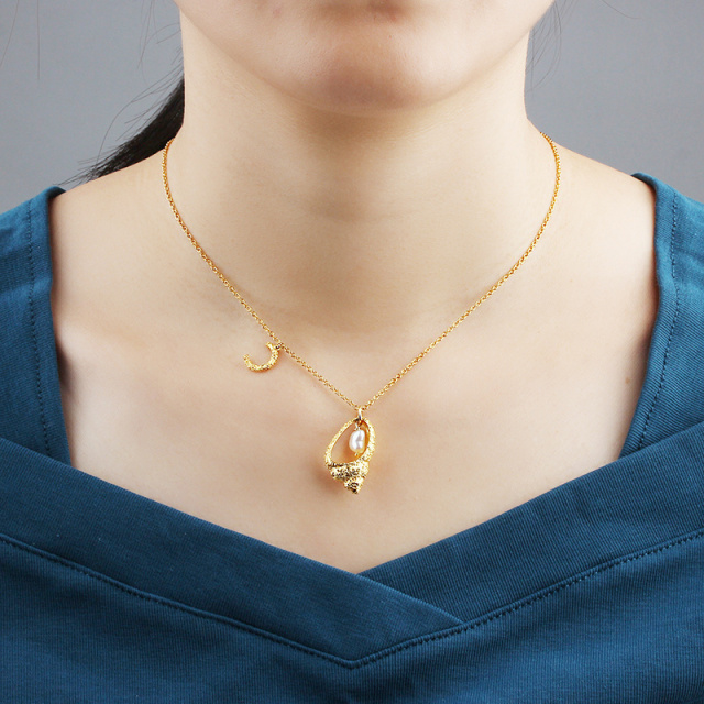 925 Sterling Silver Baroque Pearl Hammer Sea Snail Necklace