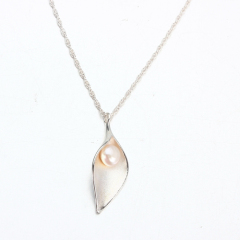 925 Sterling Silver Leaf Pendant Necklace with Freshwater Pearl
