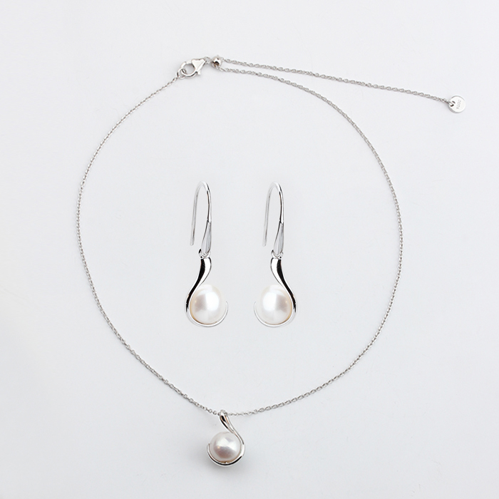 925 Sterling Silver Adjustable Freshwater Pearl Pendant Necklace