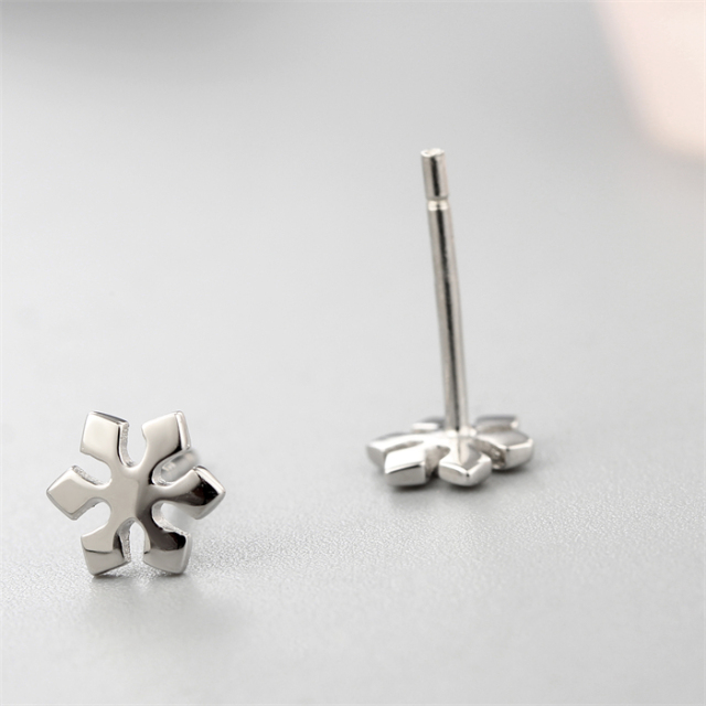 925 Sterling Silver Snowflower Stud Earrings