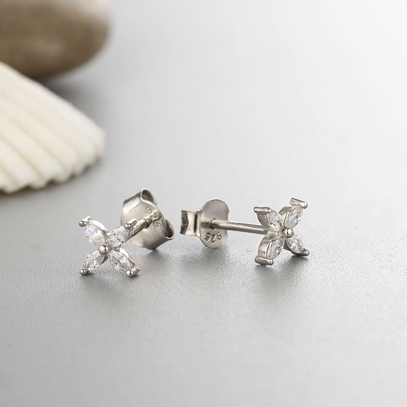925 Sterling Silver CZ Stones Beautiful Flower Stud Earrings