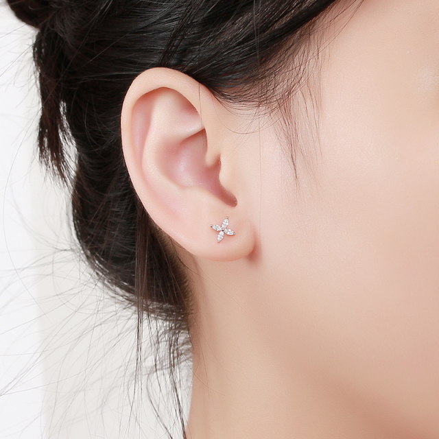 925 Sterling Silver CZ Stones Beautiful Flower Stud Earrings