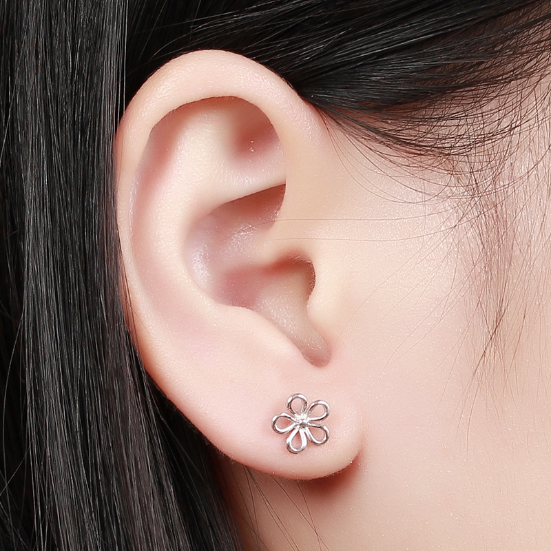 925 Sterling Silver Hollow Flowers Stud Earrings