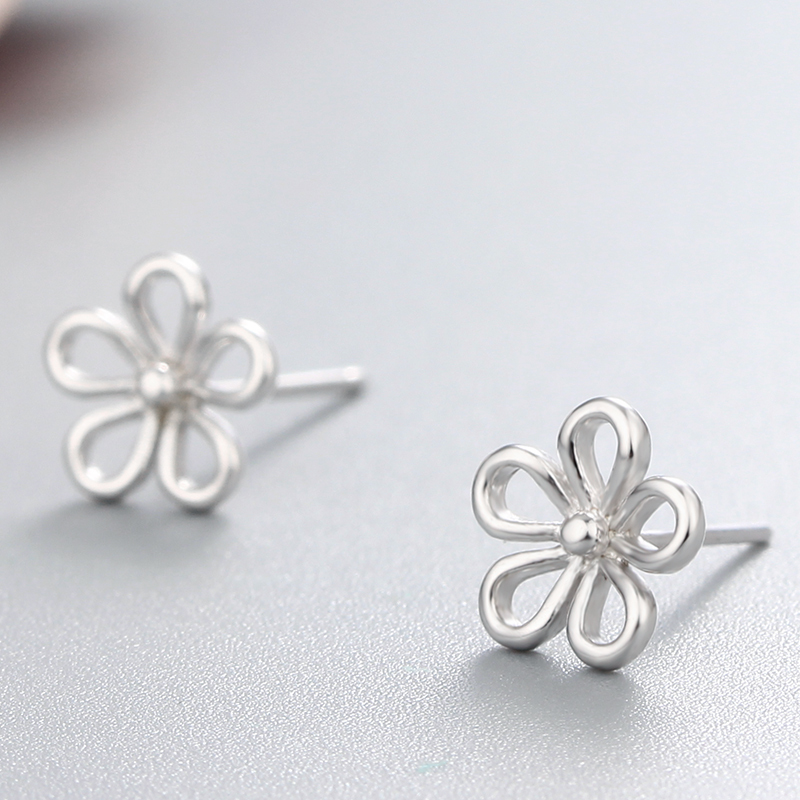 925 Sterling Silver Hollow Flowers Stud Earrings