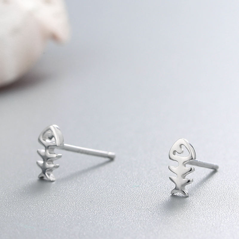 925 Sterling Silver Fishbone Stud Earrings