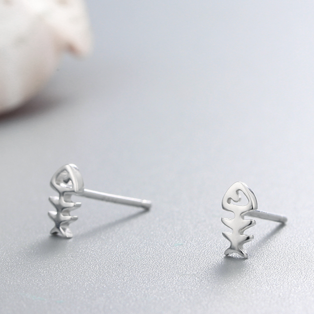 925 Sterling Silver Fishbone Stud Earrings