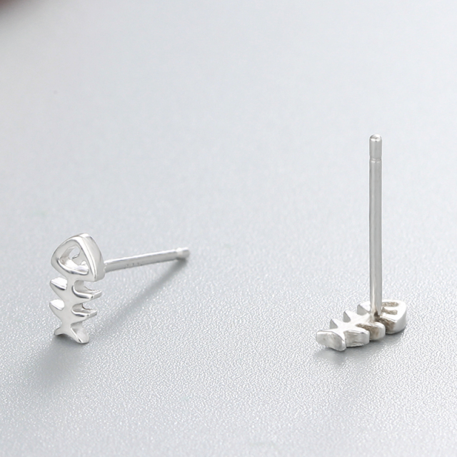 925 Sterling Silver Fishbone Stud Earrings