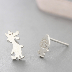 925 Sterling Silver Seryy Volk And Krasnaya Shapochka Stud Earrings