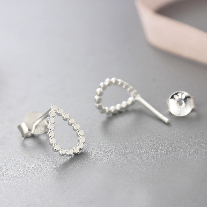 925 Sterling Beautiful Oval Shape Stud Earrings