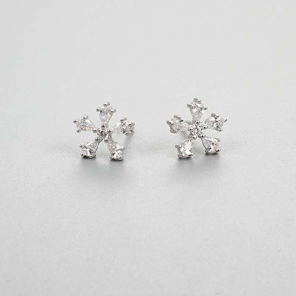 925 Sterling Silver CZ Stone Snowflake Stud Earrings