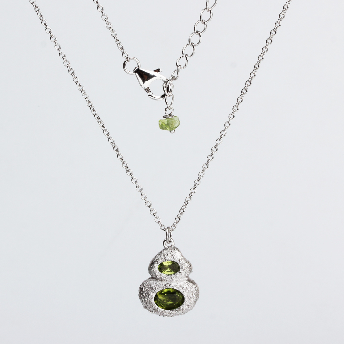 925 Sterling Silver Peridot Hammered Calabash Women Necklace