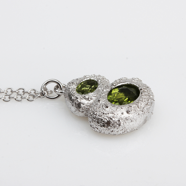 925 Sterling Silver Peridot Hammered Calabash Women Necklace