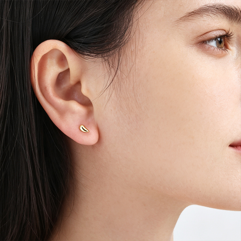925 Sterling Silver Smooth Curved Horn Stud Earrings