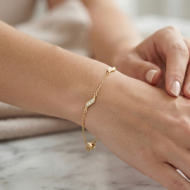 925 Sterling Silver CZ Paved Wavy Link Bracelet