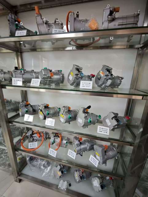 YIXIANG Denso Stralis Wide-Foot 4PK-24V Compressor YX20163-1 504385146 500391499 99488569 for Truck New Condition R-134A Air