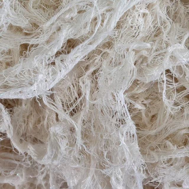 Close-up of off-white 10S cotton yarn waste showing consistent texture, cost-effective for spill response.