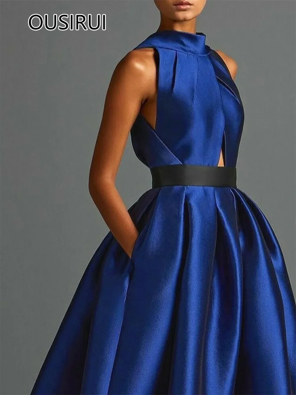 OUSIRUI Halter Satin Sleeveless Pleated Formal Evening Party Dress A-line Backelss Prom Gown with Pockets Court robe de mariée