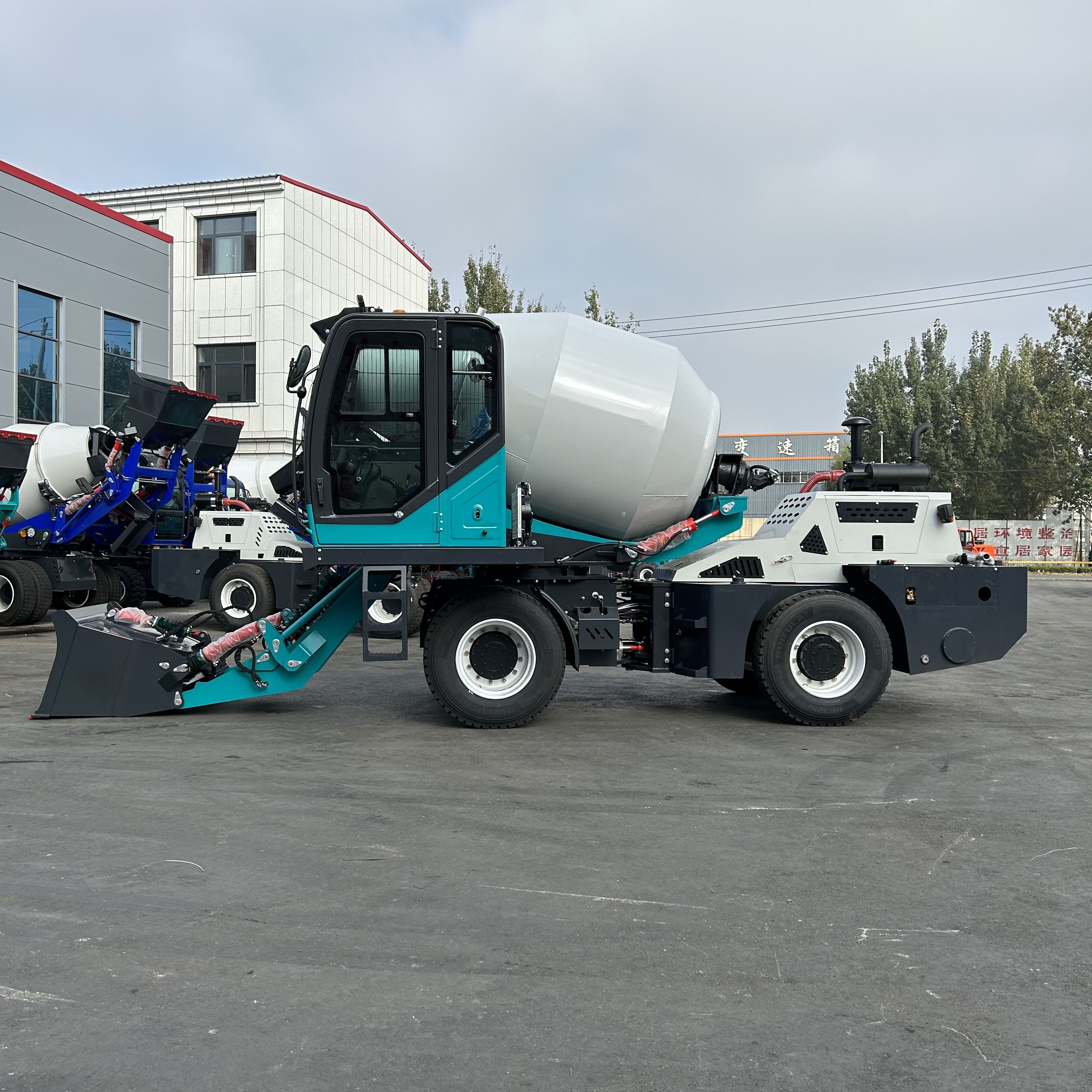 Self Loading Concrete Mixer Truck | Mobile Concrete Mixing Machine for Construction Projects