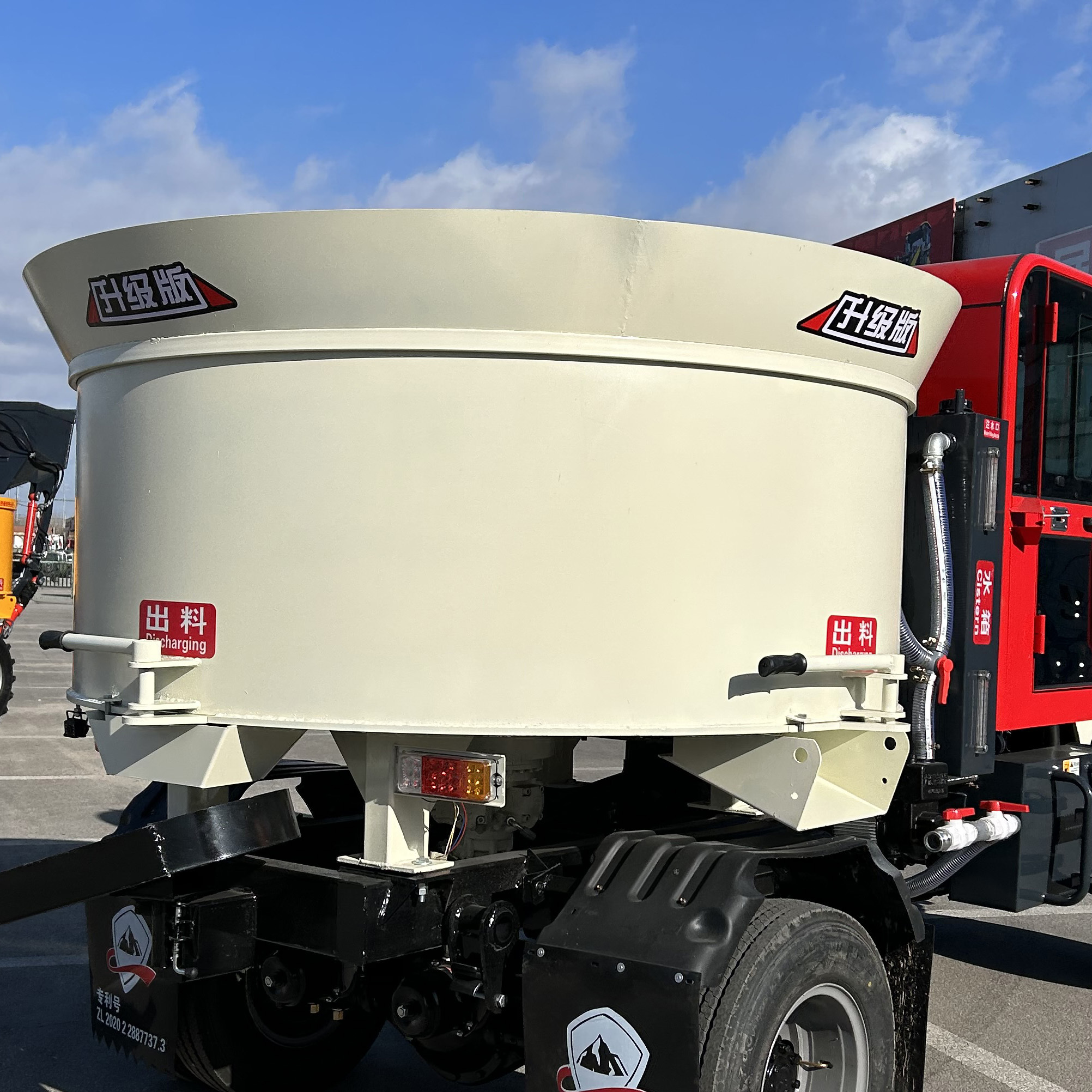 Concrete Mixer Truck for Mixing and Transportation