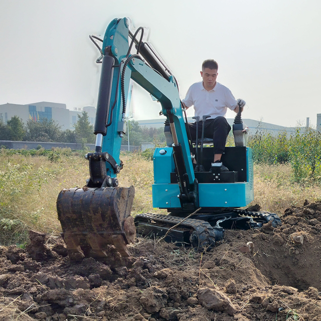 17Q Mini Excavator Compact Site Access | Small Crawler Excavator for Landscaping, Trenching & Construction