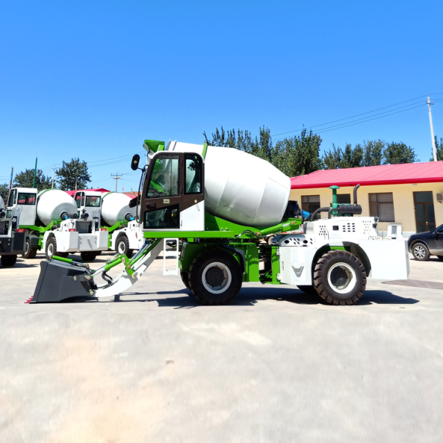 High Efficiency 2.2m³ Flat Mouth Self Loading Concrete Mixer Truck for Construction Projects