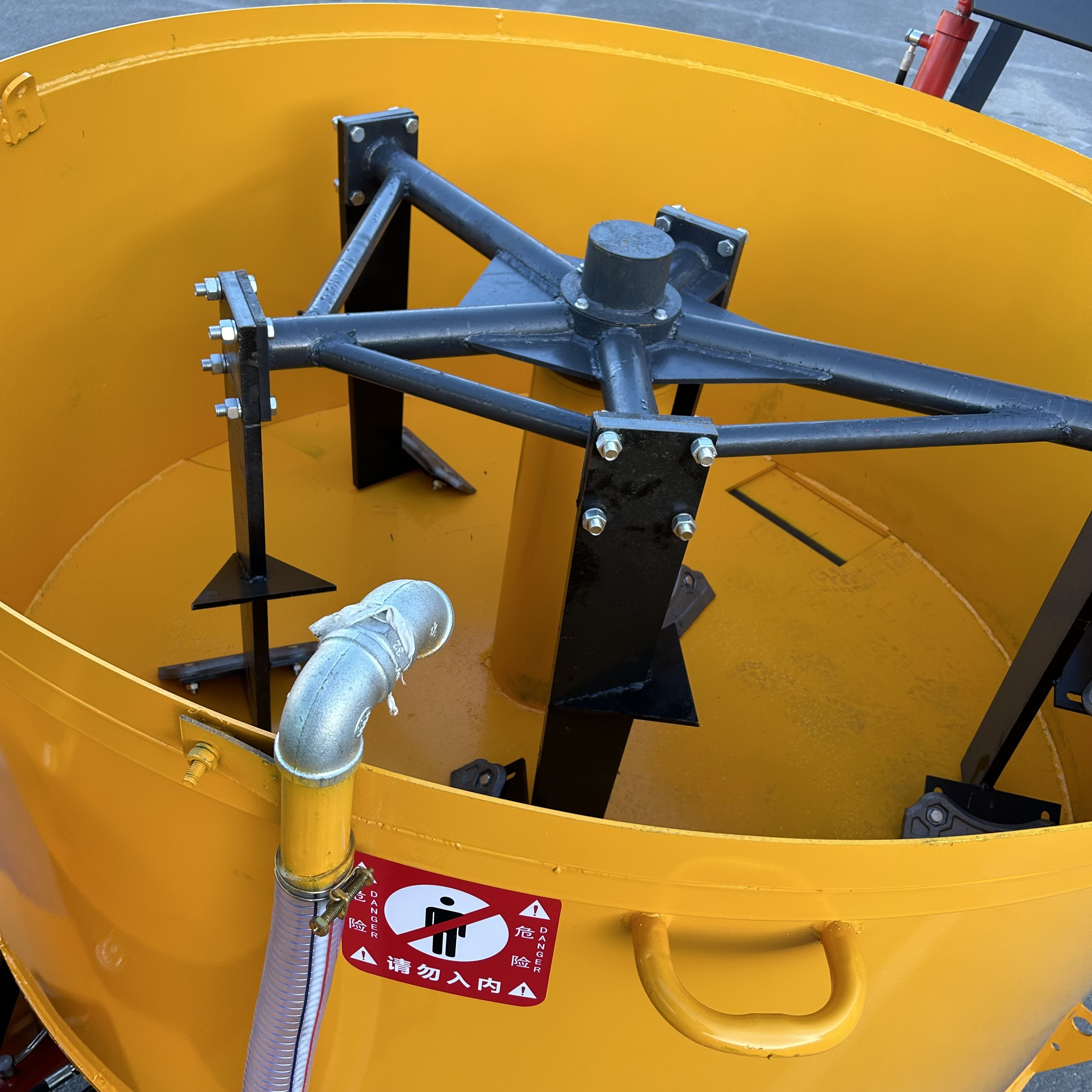 2m³ Self Loading Flat Mouth Concrete Mixer Truck | Small Mobile Concrete Mixer Machine for Construction
