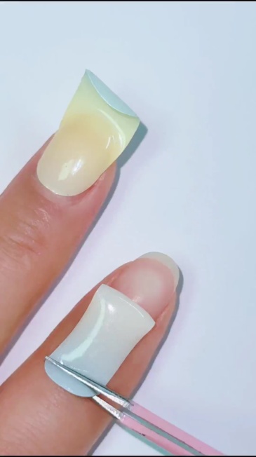 Mint Green to Yellow Ombre Gel Nail Strips
