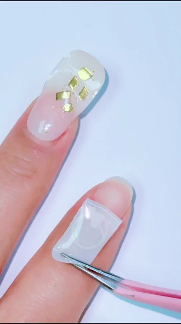 Minimalist Pink Gold Nail Art