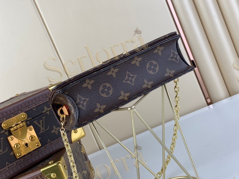LV Wallet On Chain Lily