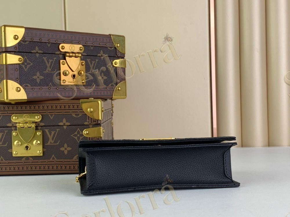 LV Wallet On Chain Lily