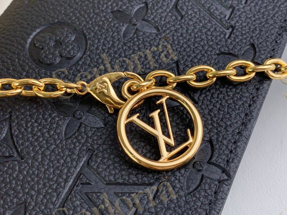 LV Wallet On Chain Lily