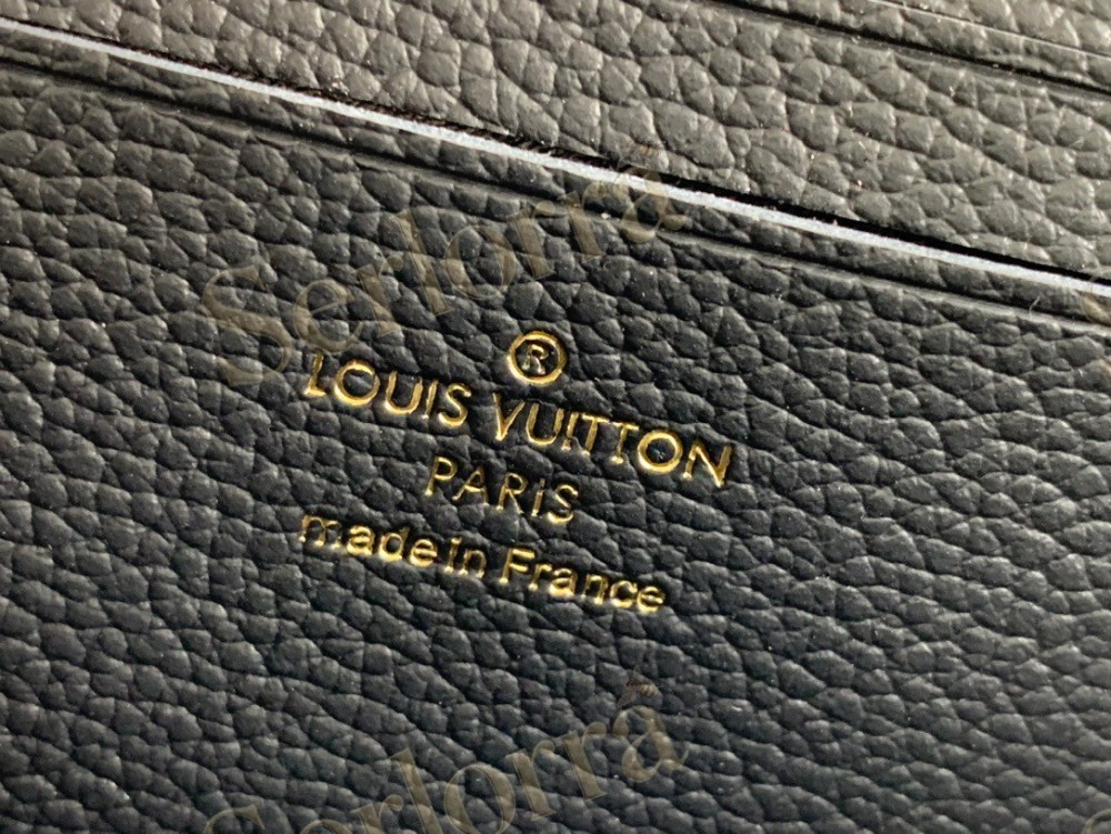 LV Wallet On Chain Lily