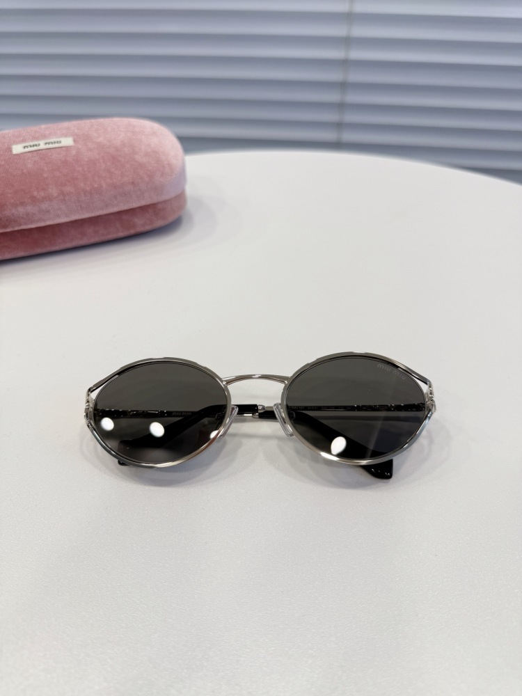 Miu Miu Logo sunglasses