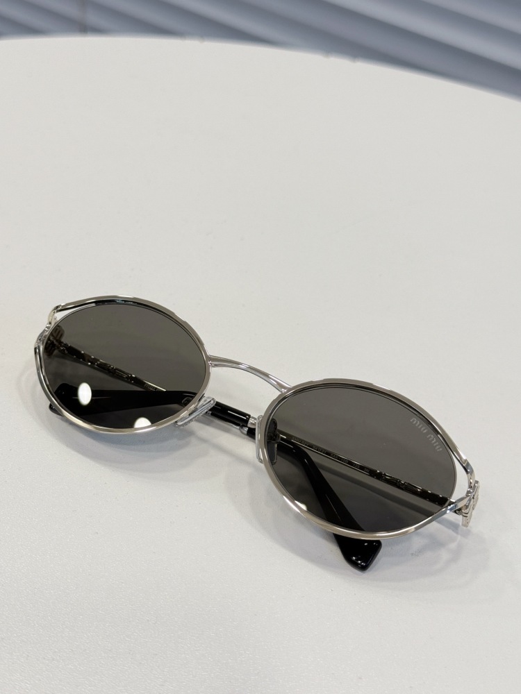 Miu Miu Logo sunglasses