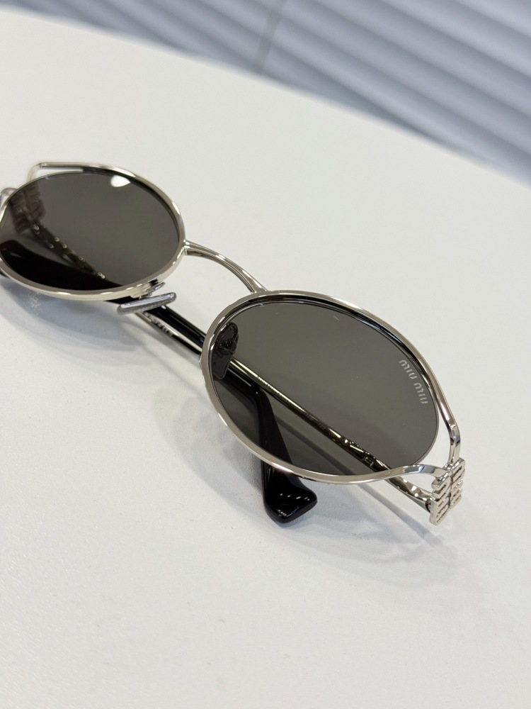 Miu Miu Logo sunglasses