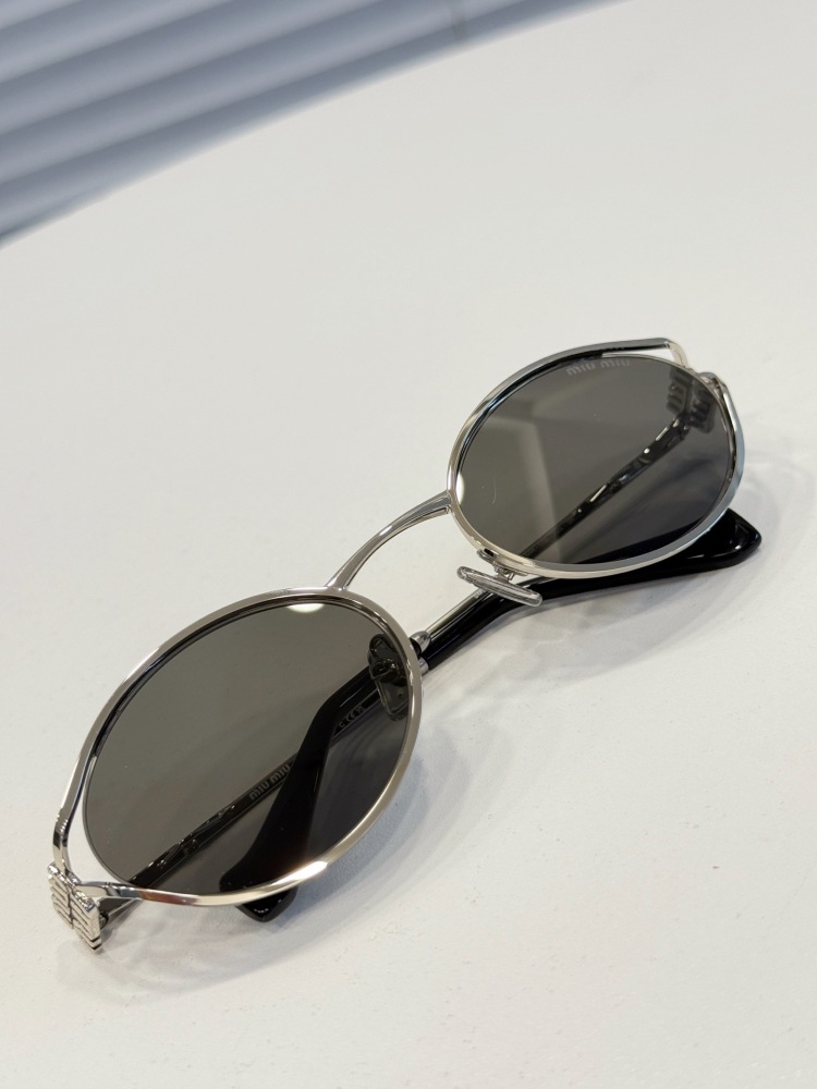 Miu Miu Logo sunglasses