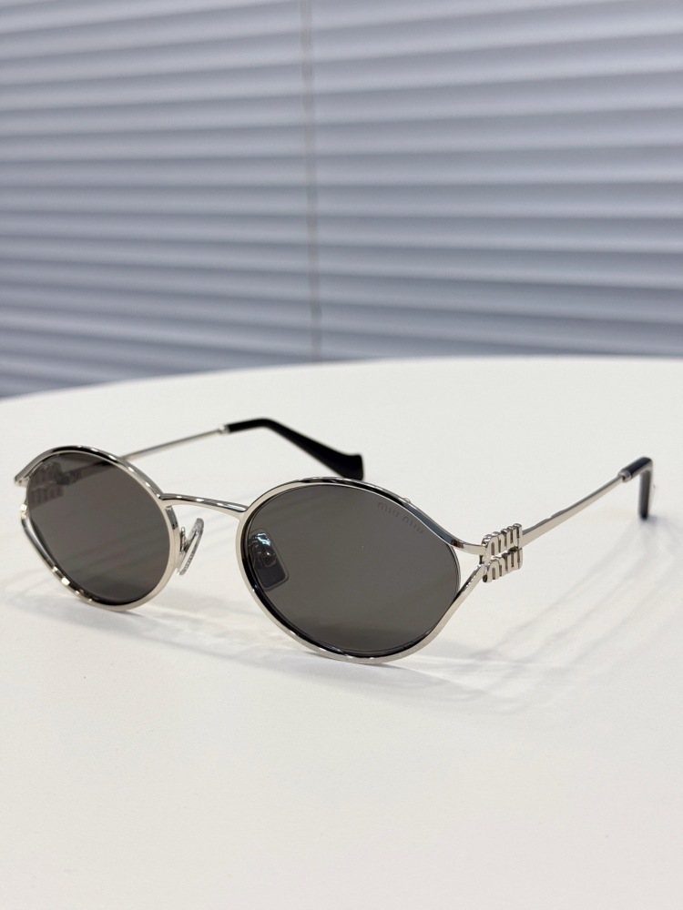 Miu Miu Logo sunglasses