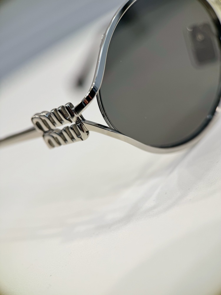 Miu Miu Logo sunglasses